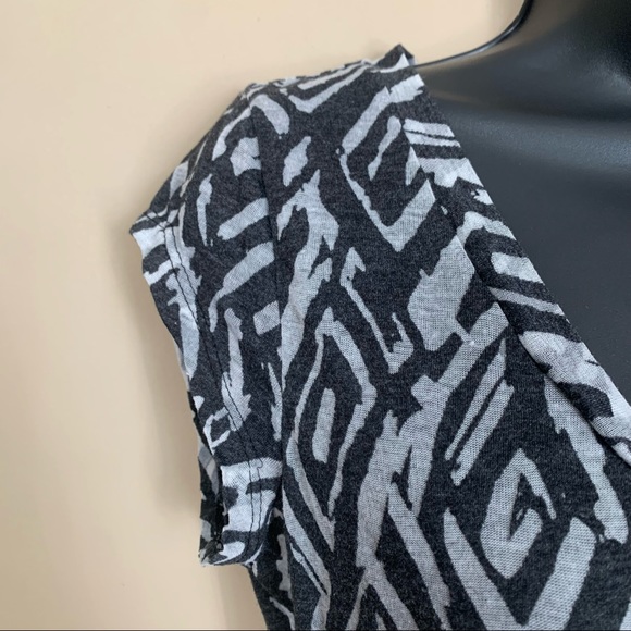 3/$15 SALE Dots Black White V-Neck Sheer Pattern Short Sleeve Top - Picture 5 of 8